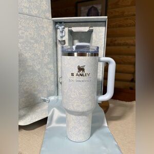 STANLEY + LoveShackFancy 40oz Quencher Tumbler * TOSCANO TOILE ALPINE BLUE